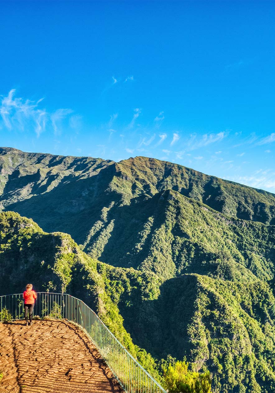 Hospédate en Pestana Casino Park y descubre los senderos de las levadas, rodeados de naturaleza