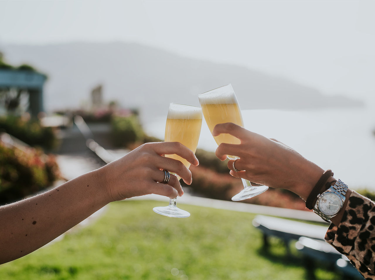 O restaurante Dockside, do Hotel no Funchal, na Ilha da Madeira, tem champagne e uma vista para o mar