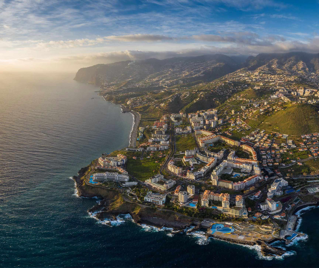 Fique num hotel Pestana na Madeira e aproveite as vistas deslumbrantes sobre o Oceano Atlântico ao amanhecer