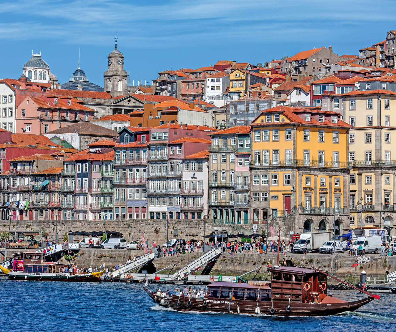 Fique num hotel Pestana no Porto e desfrute de uma estadia junto ao rio Douro, com vistas únicas sobre a Ribeira