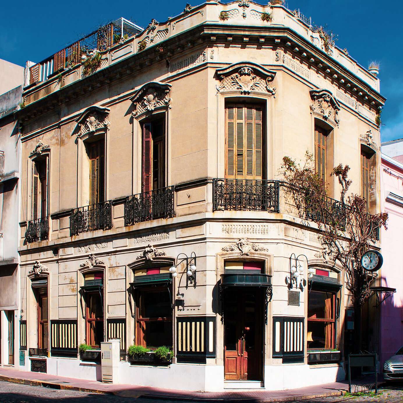 Stay at a Pestana hotel and discover some of the oldest cafes and bars in Buenos Aires, Argentina.
