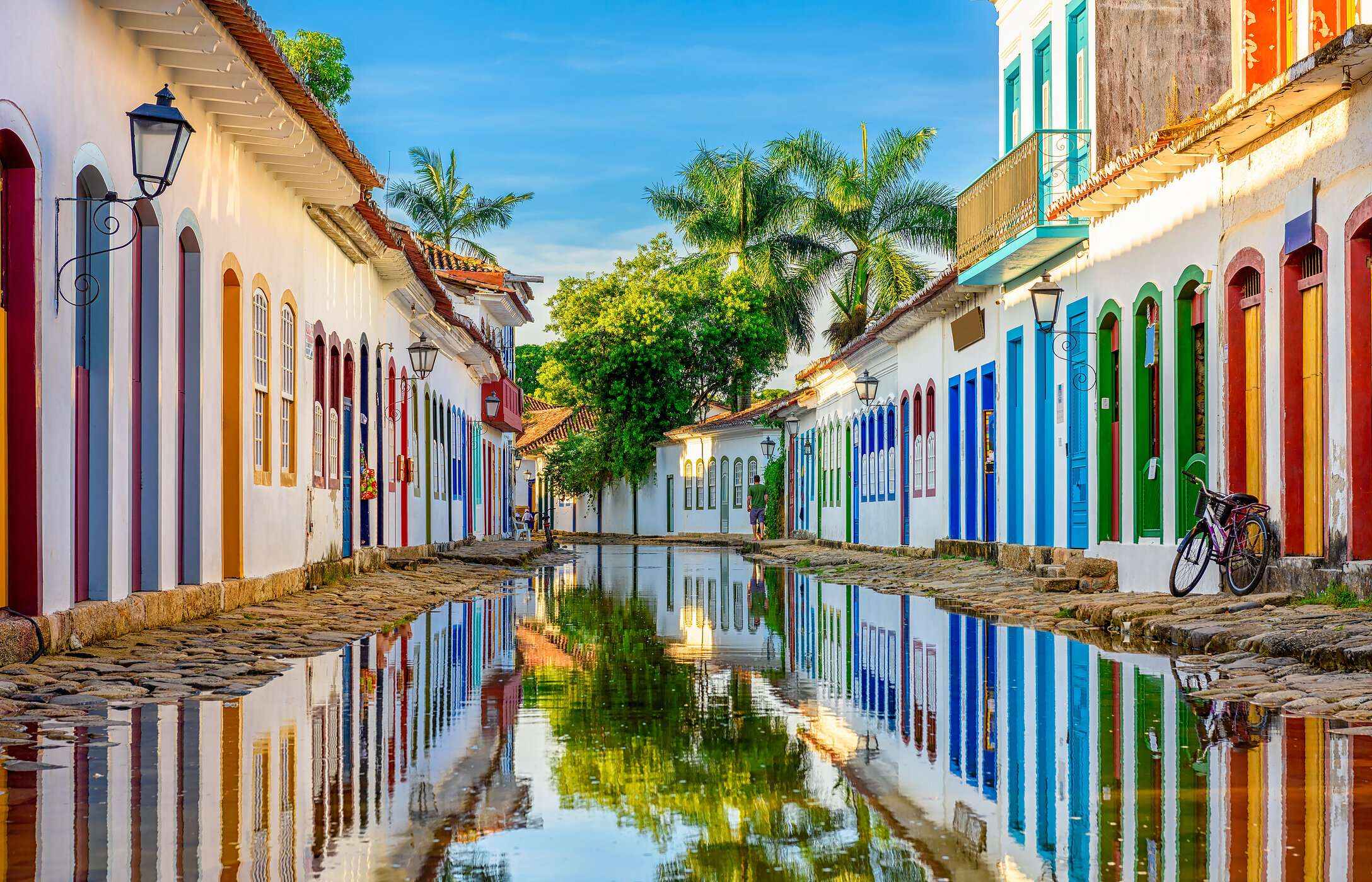 View of the street of Paraty, with its colorful houses, cobblestone streets reflecting the culture of the region