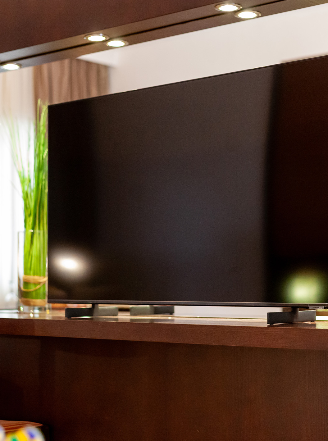 The Junior Suite at Pestana Tropico features a television, a mirror, and a chair