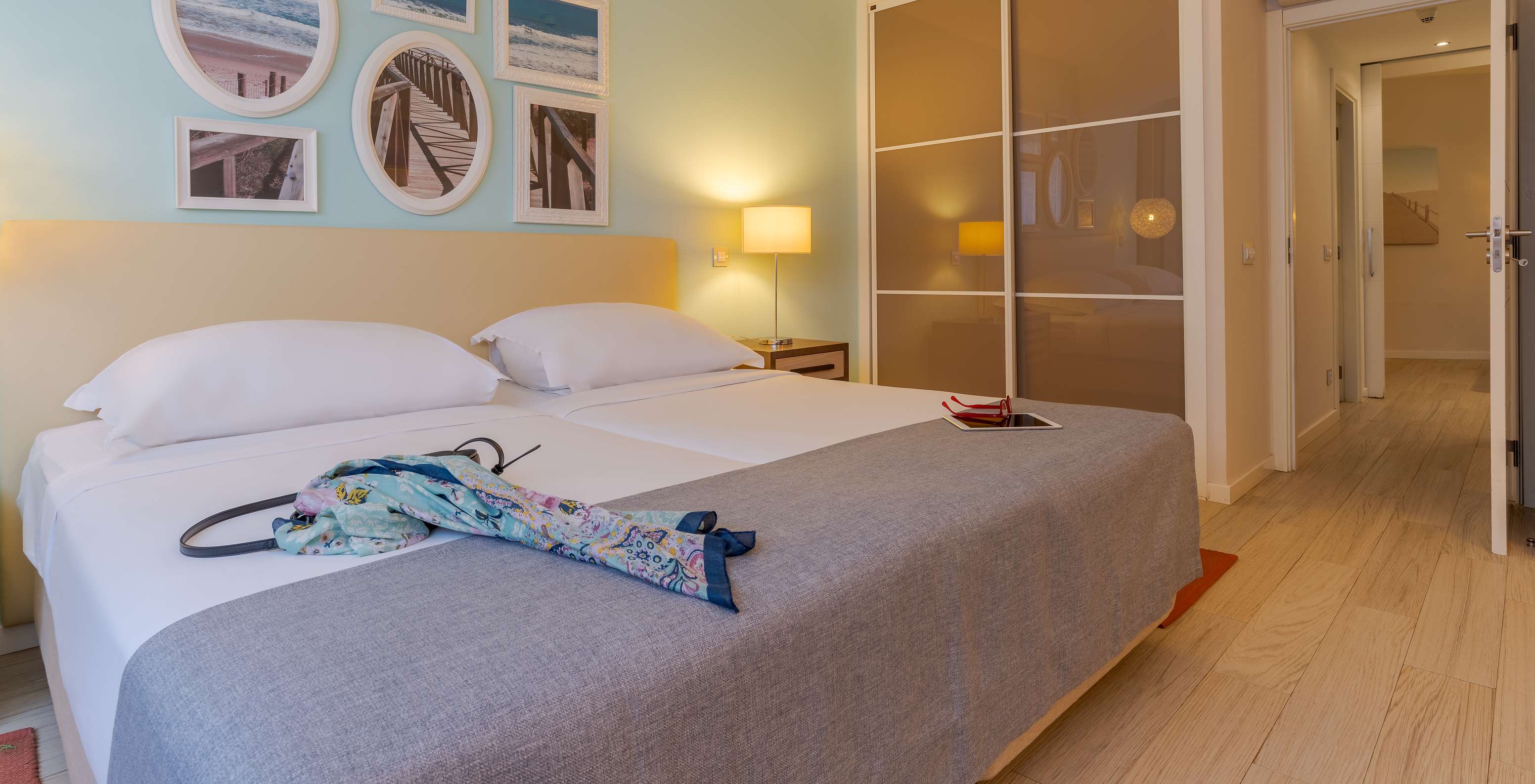 The Studio with Private Plunge Pool at Pestana Alvor Praia has two beds, a wardrobe, air conditioning, and art