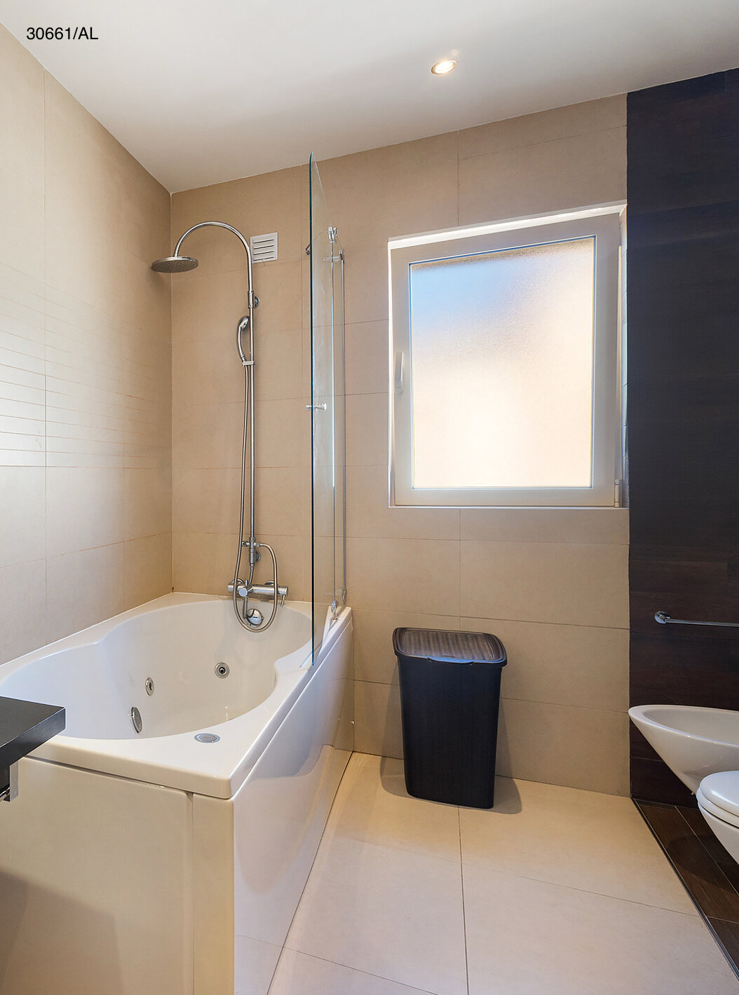 The Pestana Carvoeiro Golf T1 Superior Apartment has a bathroom with a bathtub and a sink with a mirror