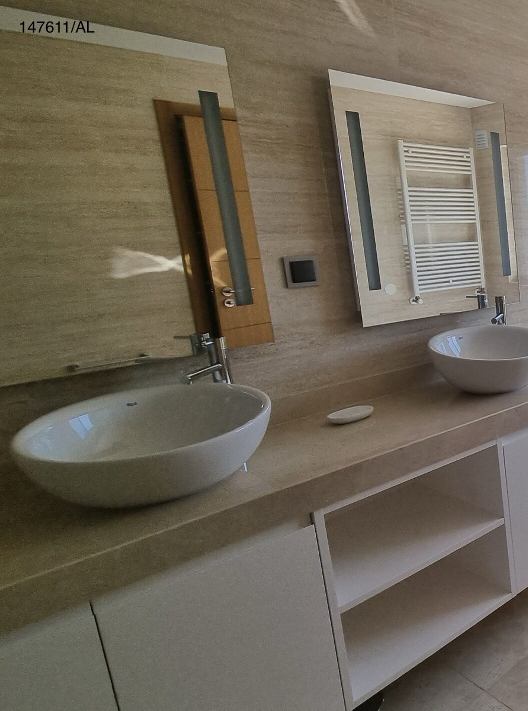 The Pestana Carvoeiro Golf V5 Superior Villa has a bathroom with two sinks, a bathtub, and a mirror