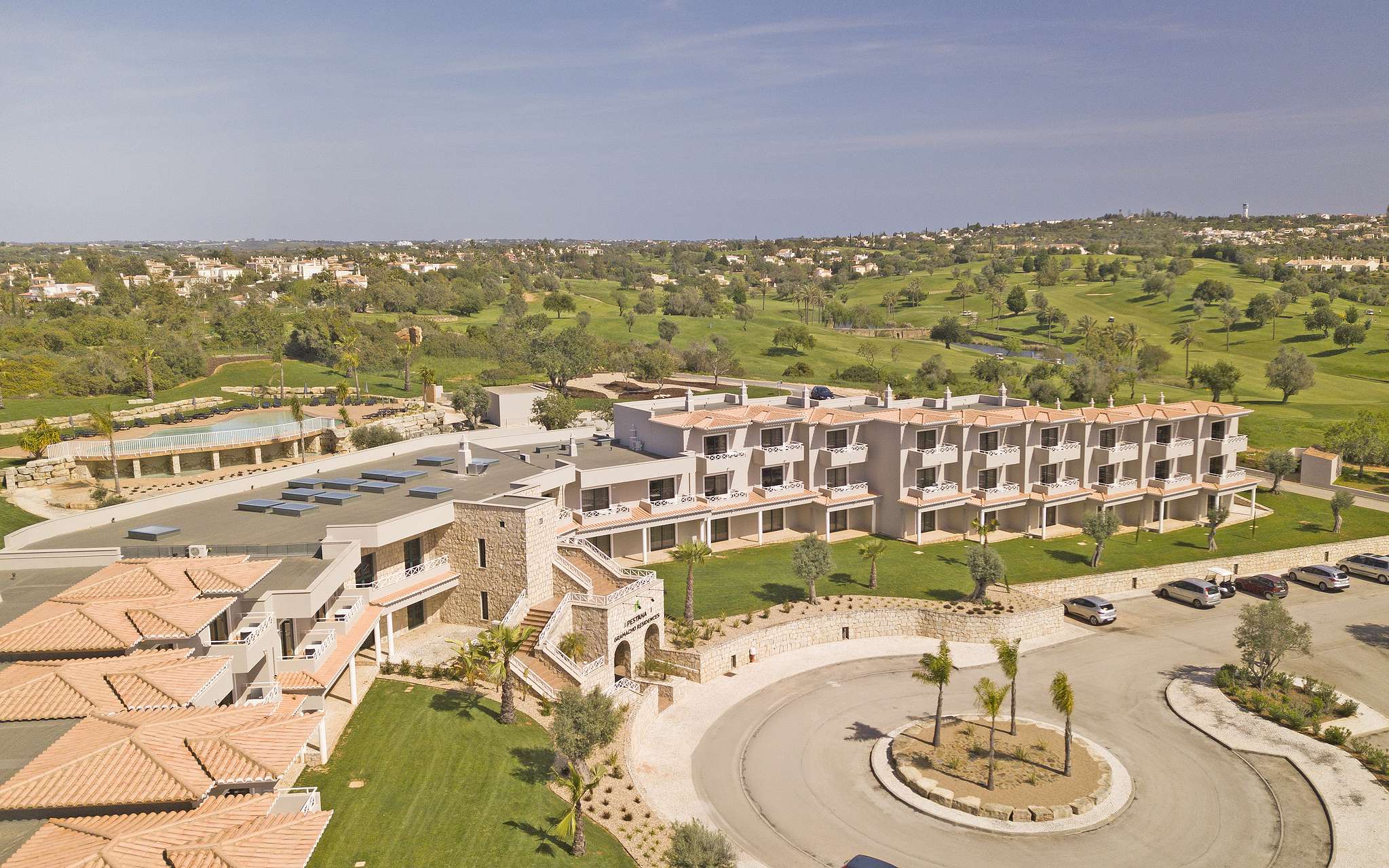 Exterior view of Pestana Gramacho Residences, a 4-star family hotel in the Algarve