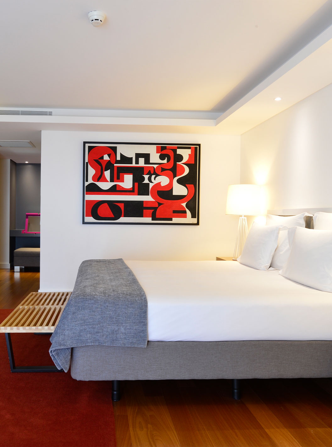 The Presidential Suite at Pestana Cidadela Cascais has a bedroom with a double bed and a wall with a painting