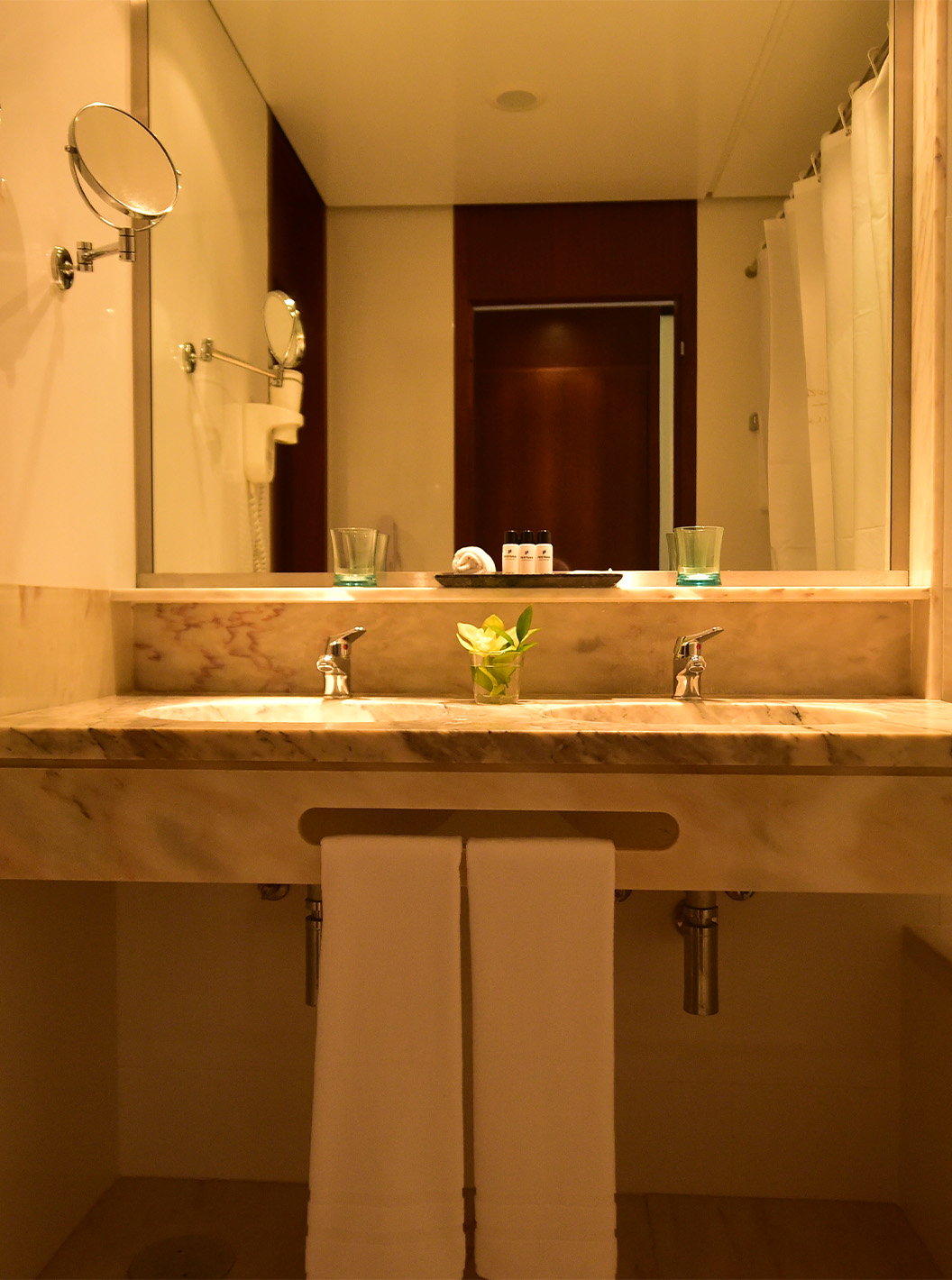 The Classic Side Sea View room at Pestana Casino Park has a bathroom with a marble sink, bathtub, and hairdryer