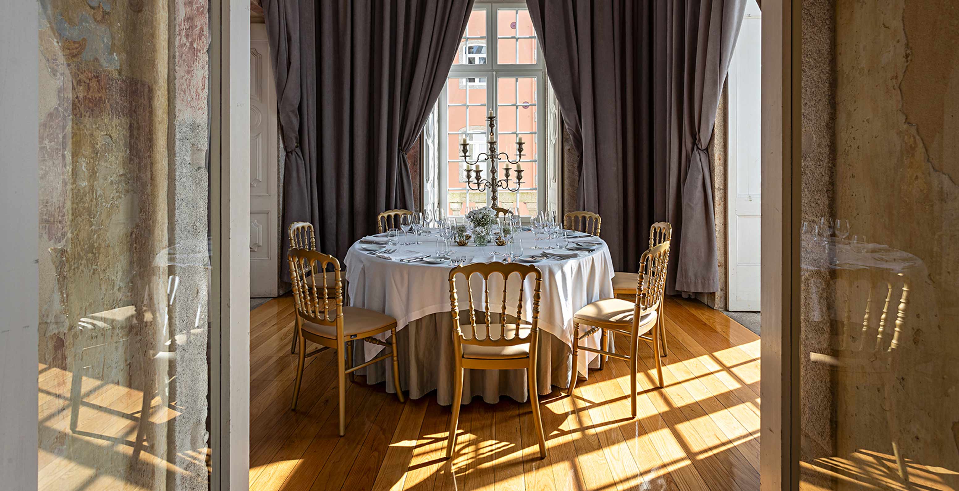 Tasting room decorated for a wedding at Pestana Palácio do Freixo Historic Hotel by the Douro River