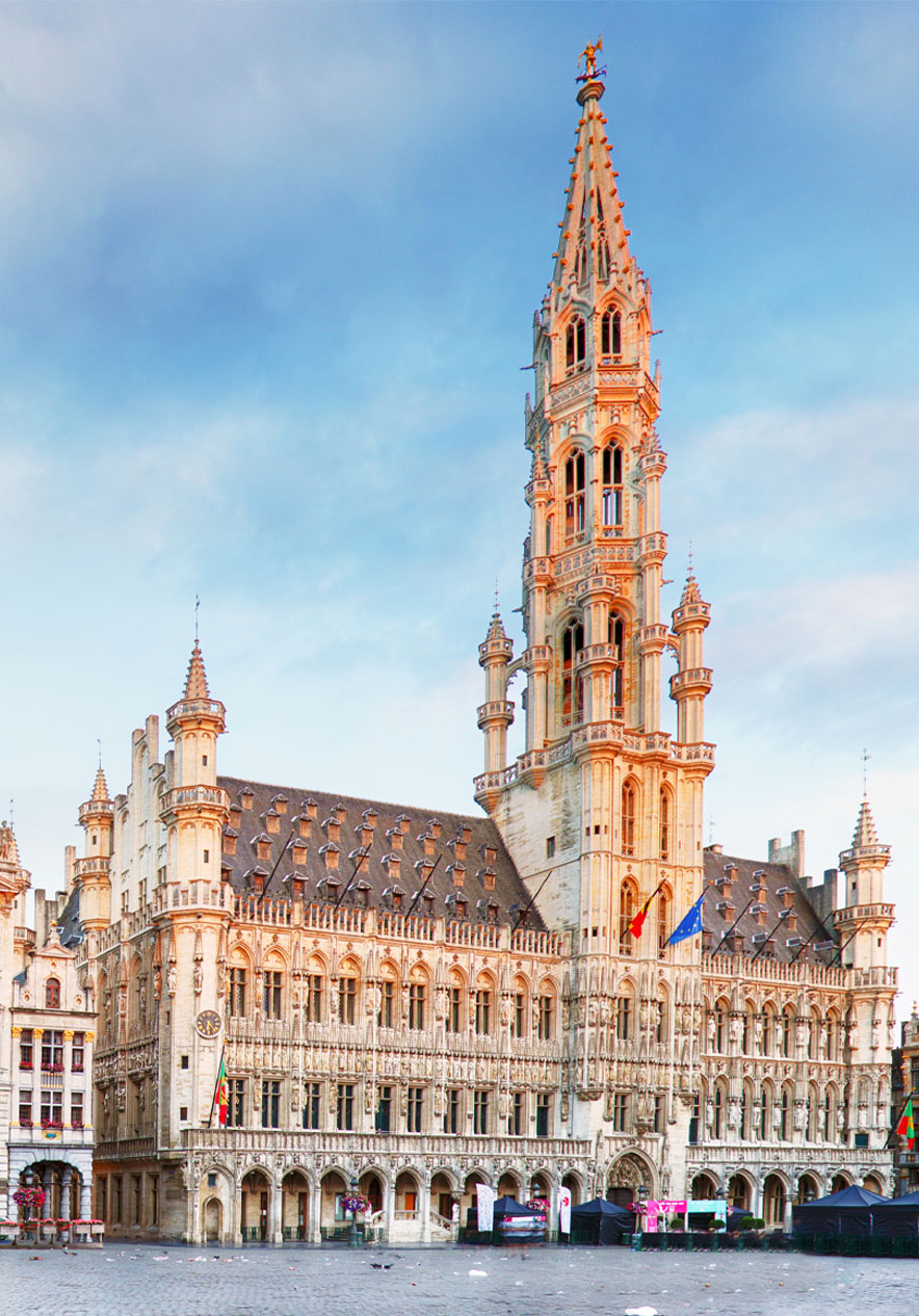 Descubra hoteles en Bélgica y visite la Grand Palace, con sus emblemáticos edificios históricos