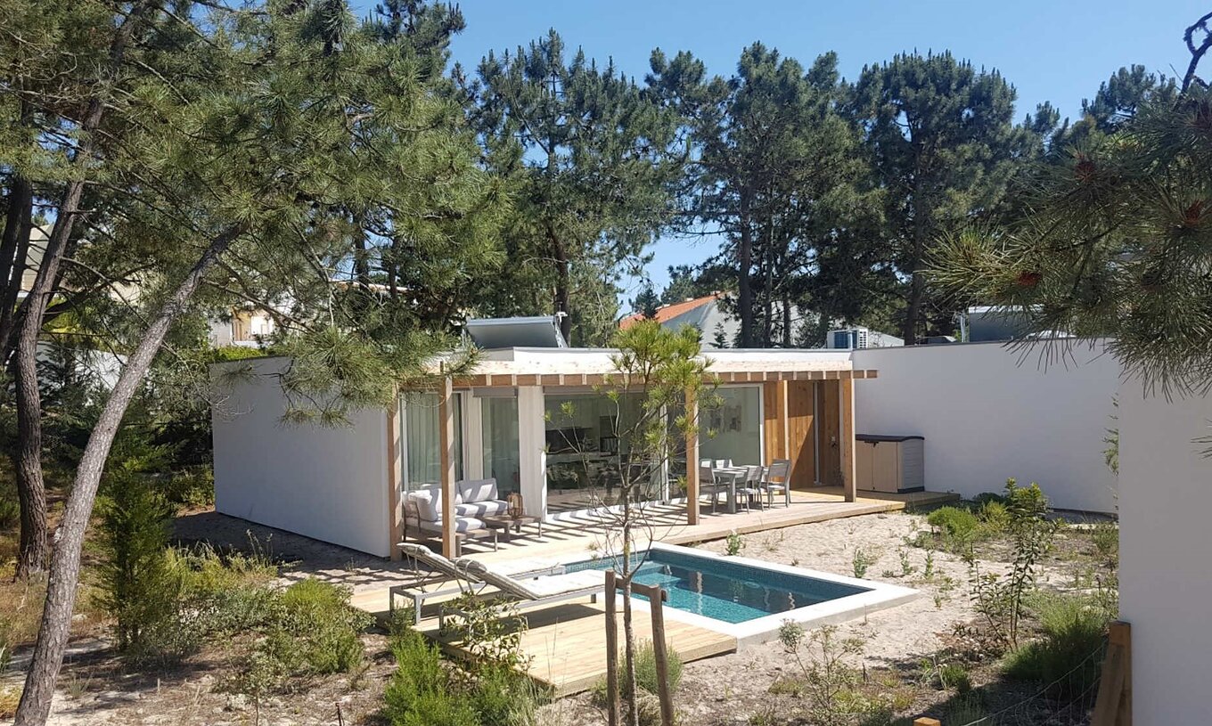 La Green Villa con Piscina Privada T3 del Pestana Tróia Eco Resort tiene una piscina privada con tumbonas al lado