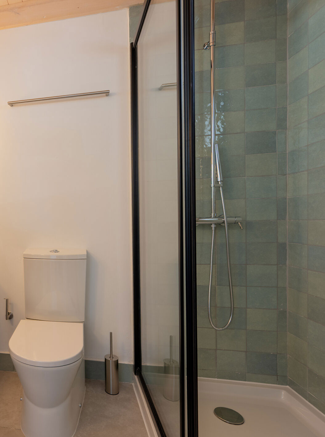 De Standaard Villa bij Pestana Comporta Village Residences heeft een badkamer met een wastafel, een toilet en een douche