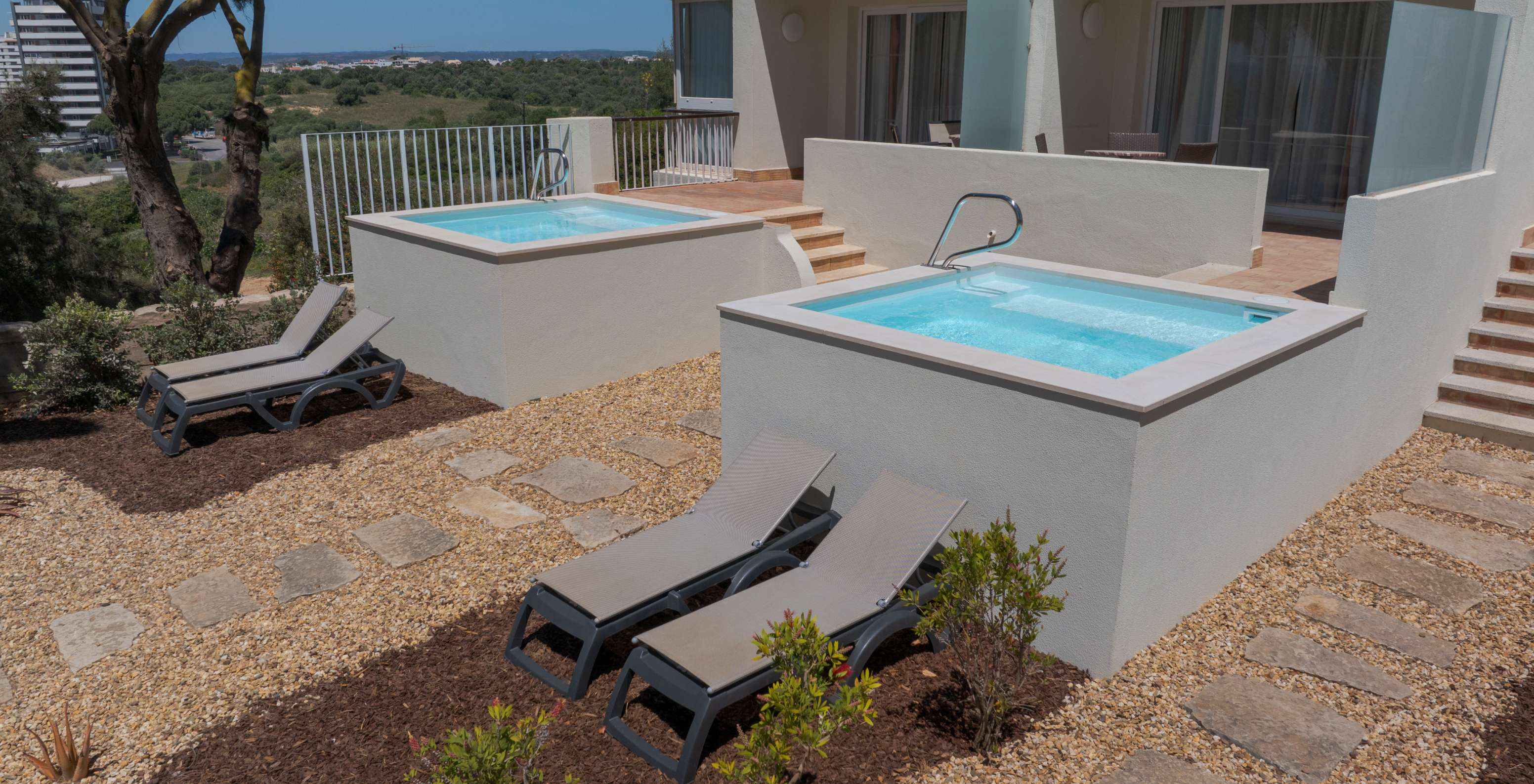 De Studio met privé dompelbad van Pestana Alvor Praia heeft balkon, privé dompelbad en ligstoelen
