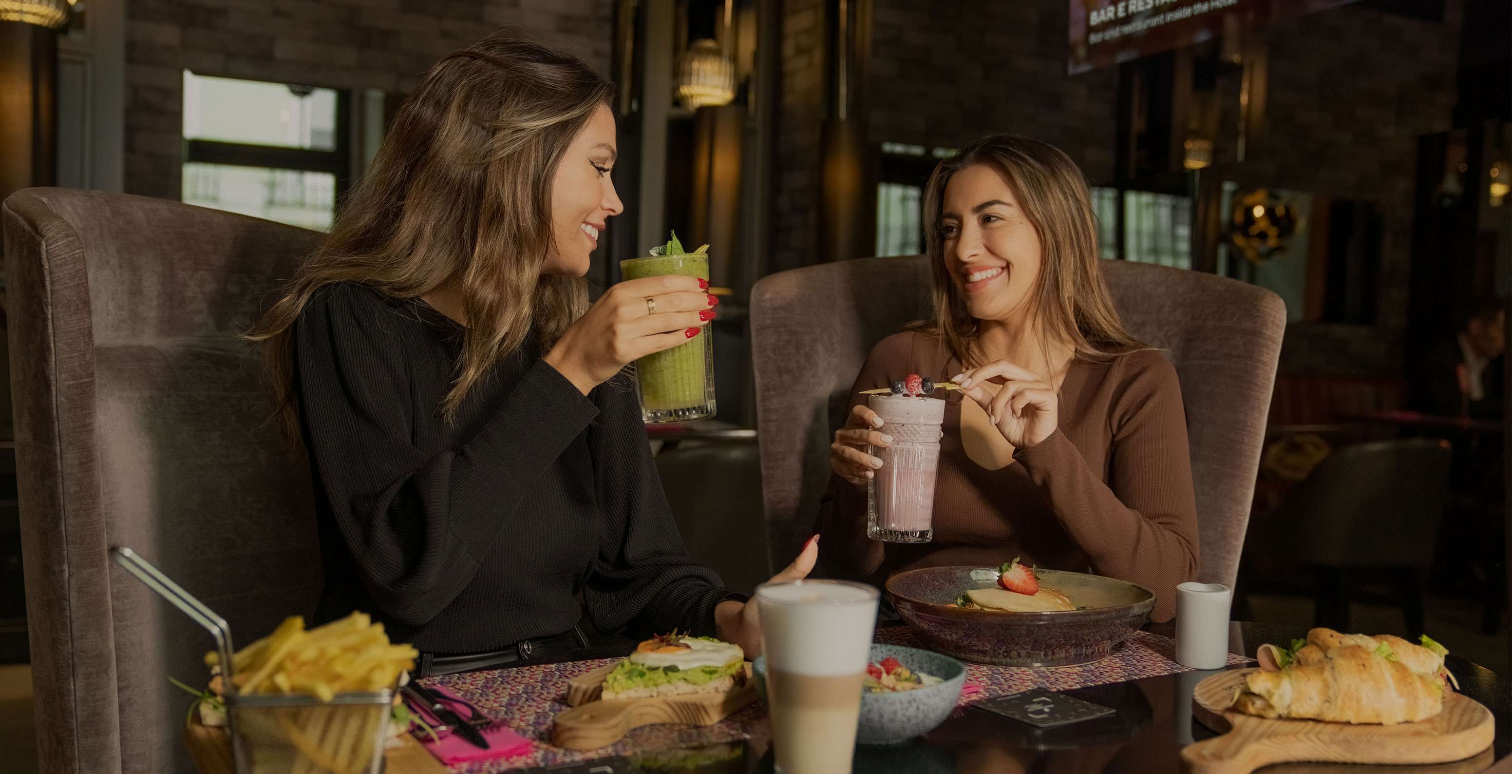 In het restaurant Corner, van het hotel in het centrum van Lissabon, worden toasts, pannenkoeken en croissants geserveerd