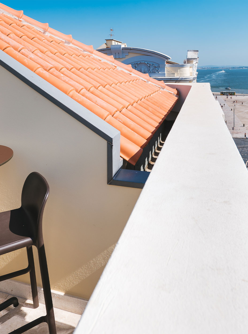 De CR7 Suite van Pestana CR7 Lisboa heeft een balkon op het dak met uitzicht op de rivier de Tejo