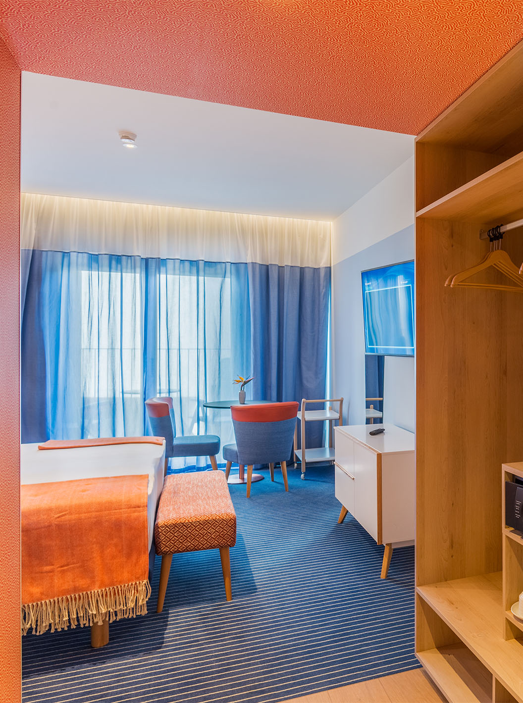 Het Deluxe Studio van Pestana Casino Studios heeft een keuken met magnetron en wastafel en een tweepersoonsbed