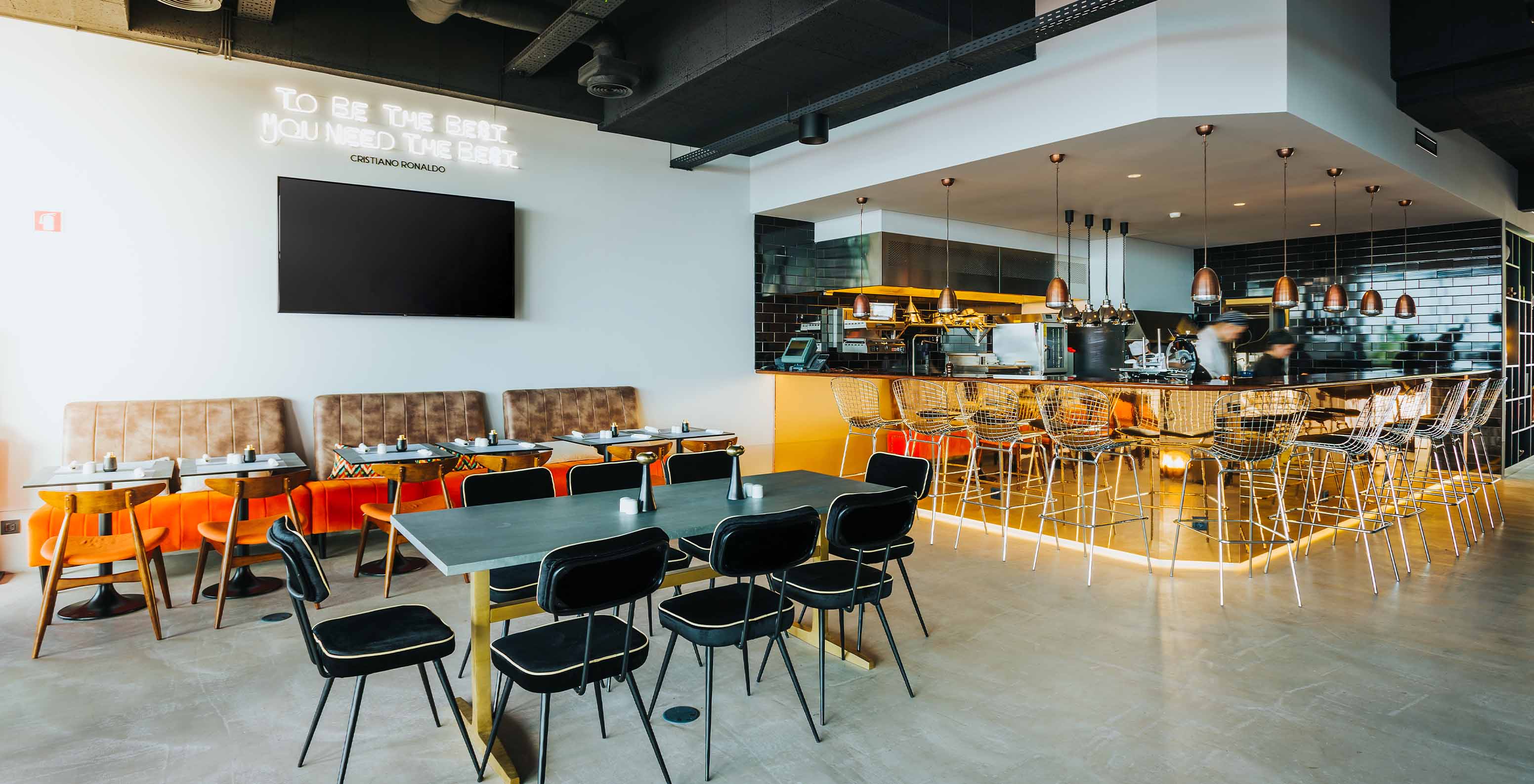 Het restaurant Corner, van het 4-sterrenhotel in Funchal op Madeira, heeft een ruime plek voor een lekkere maaltijd