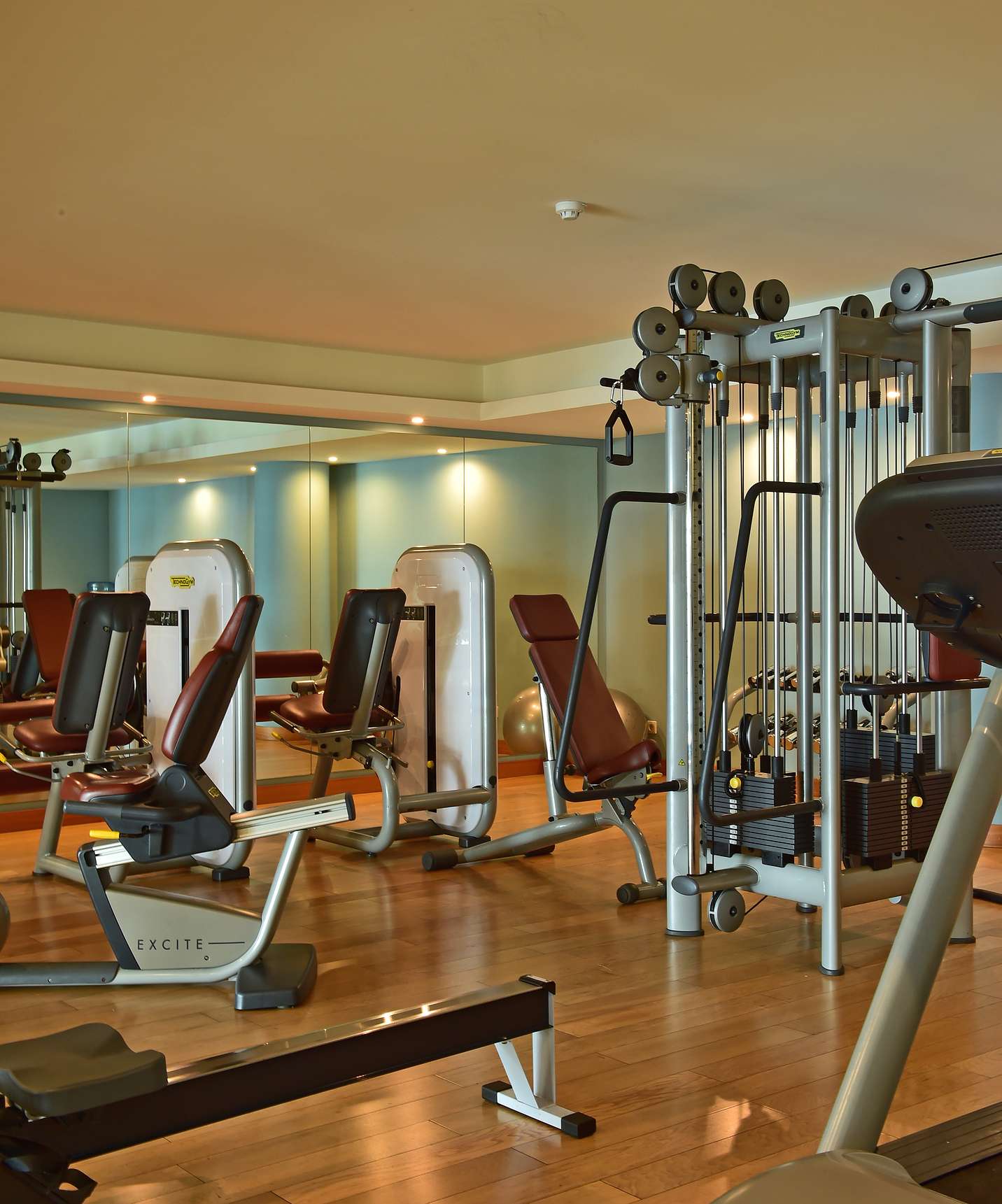 Pestana Promenade, hotel op Madeira dicht bij strand en Lido, heeft een fitnessruimte met apparatuur voor oefeningen