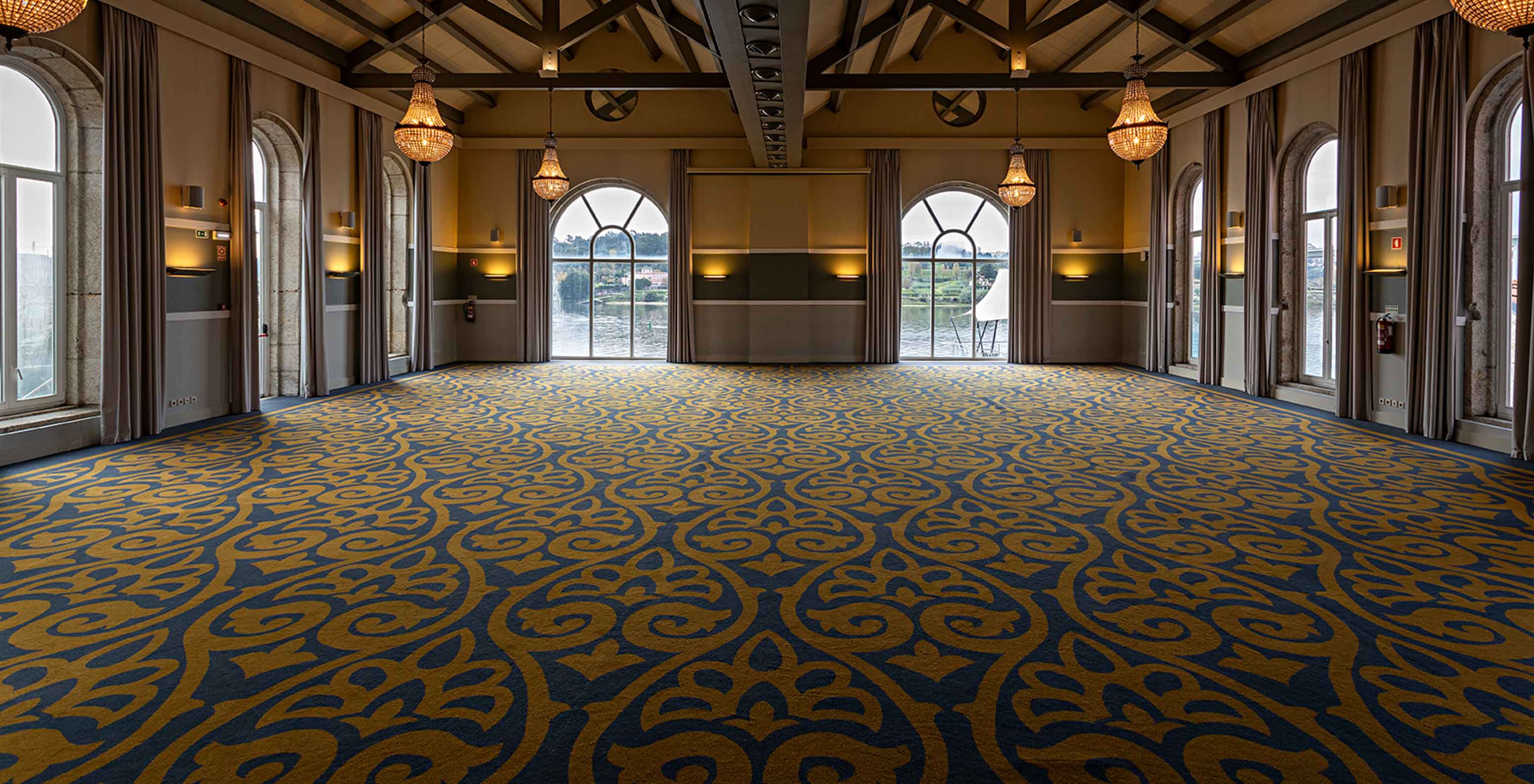 Evenementenzaal Douro met veel ruimte en grote ramen in Pestana Palácio do Freixo Historisch Hotel aan de Douro