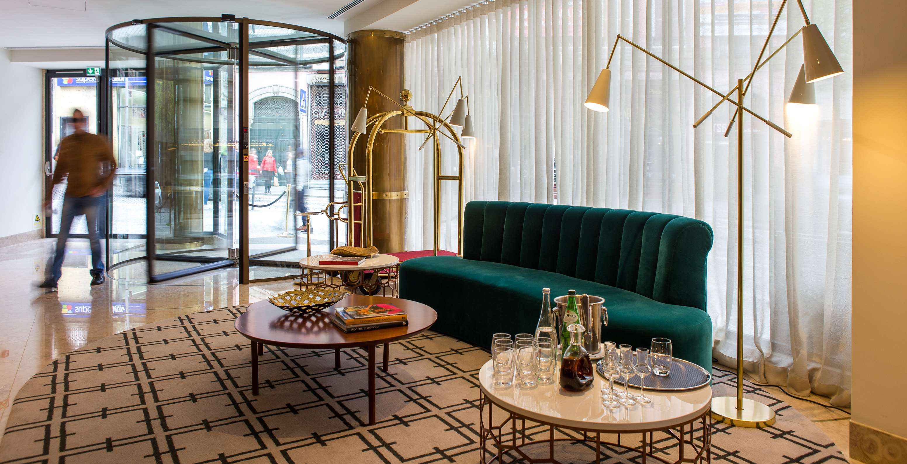 Pestana Porto - A Brasileira, het 5-sterrenhotel in Porto, heeft een lobby met bank voor gasten om te ontspannen