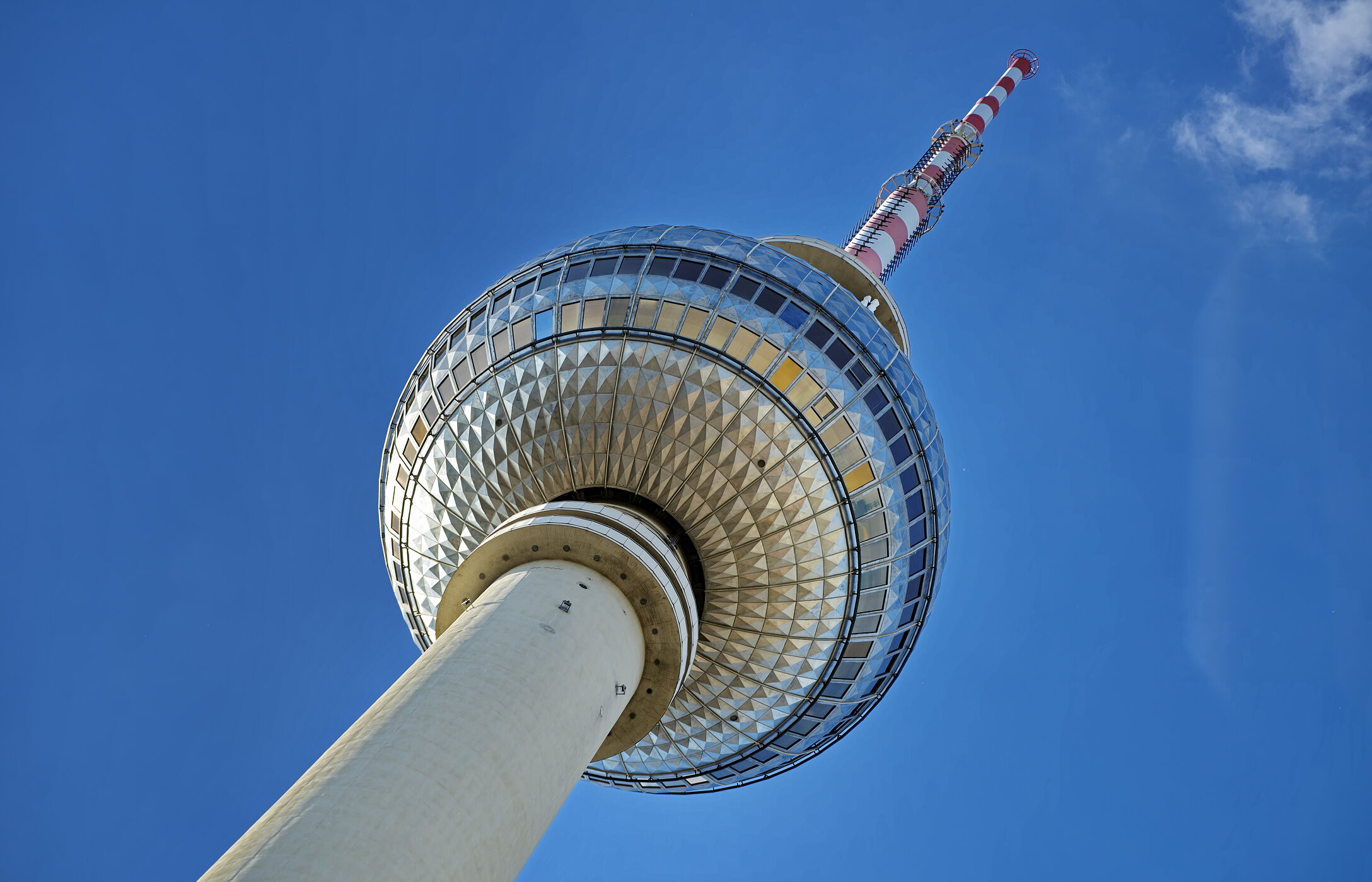 Paisagem urbana da torre da Televisão situada em Alexanderplatz, em Berlim, um símbolo da capital alemã