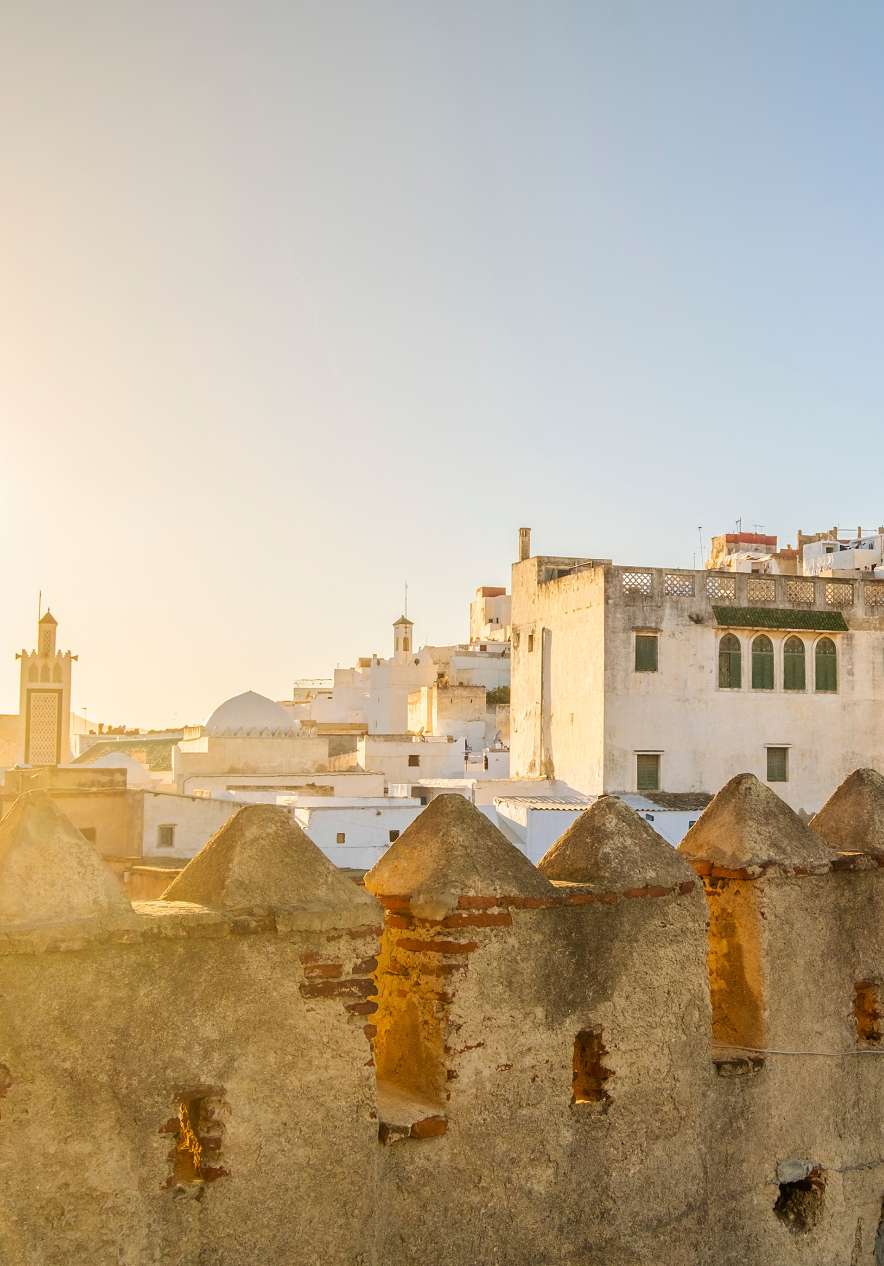 Verblijf in Pestana Tanger City Center en bezoek de medina van Tetouan met Arabische en Andalusische architectuur