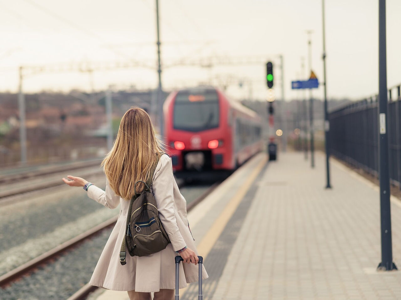 Lissabon bezoeken is eenvoudig, met verschillende vervoersopties zoals de trein