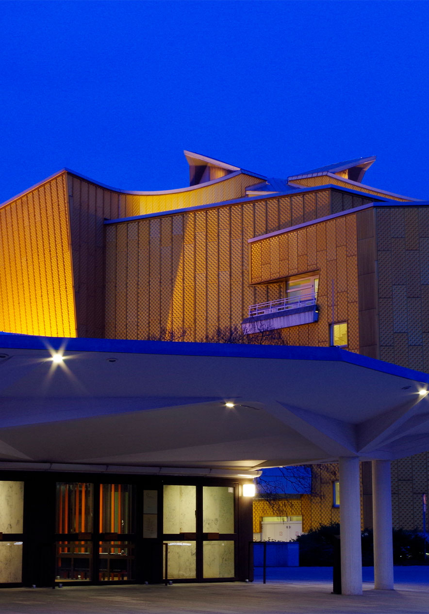 Night view of the Berlin Philharmonic Orchestra