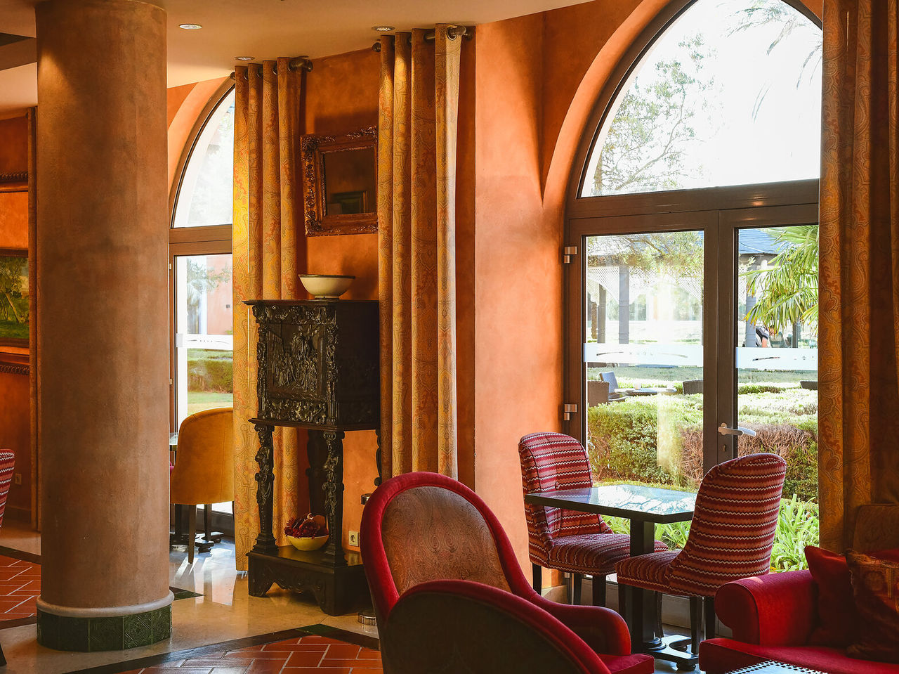 The Mourisco restaurant, at the 4-Star Hotel in Sintra, serves quick meals such as steak sandwiches with fried banana