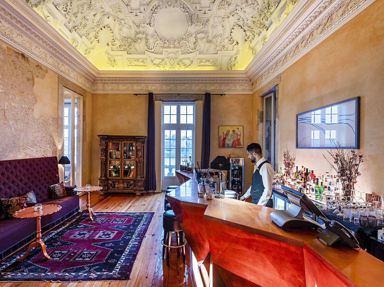 The Nasoni restaurant of the 5-star hotel in Porto, a National Monument, has a counter with a man serving drinks