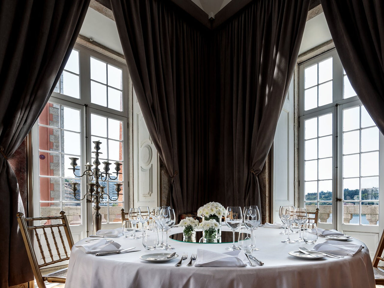 Host your event at Pestana Hotel Group, with personalized decor in magnificent venues overlooking the river